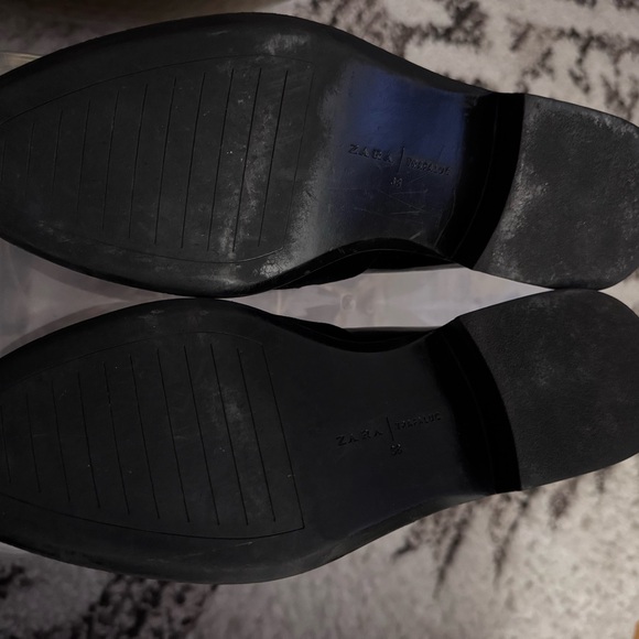 Zara Patent Leather Loaders with Velvet Bow. Size 8 - Picture 2 of 2